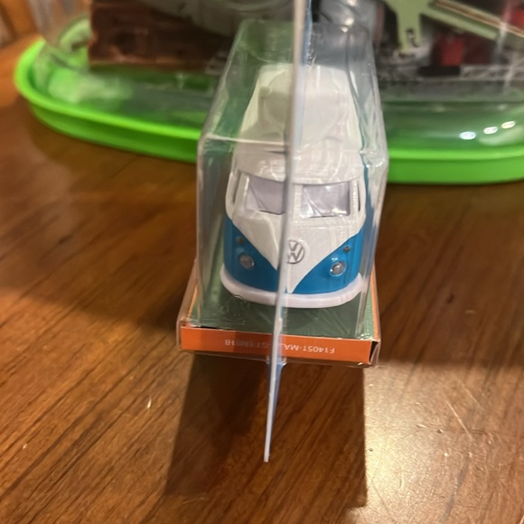 Jada Punch Buggy Slug Bug Volkswagen T1 Van Bus Surfboard Surf X 2 - Picture 5 of 10